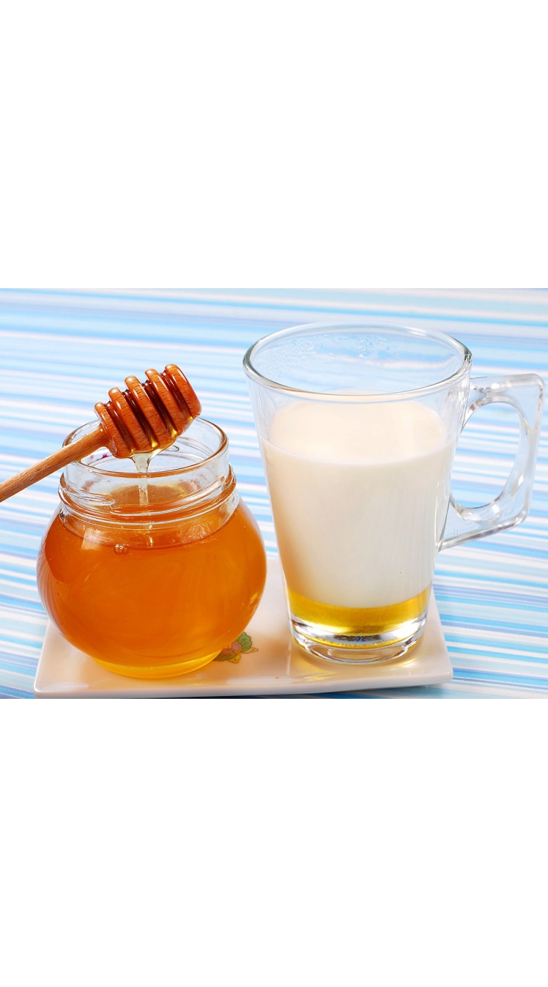 Aromalı Sıcak Süt (Ballı - Muzlu)